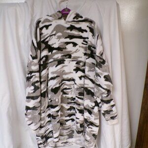 CAMOUFLAGE HOODED PULL OVER BLANKET BY COMFY